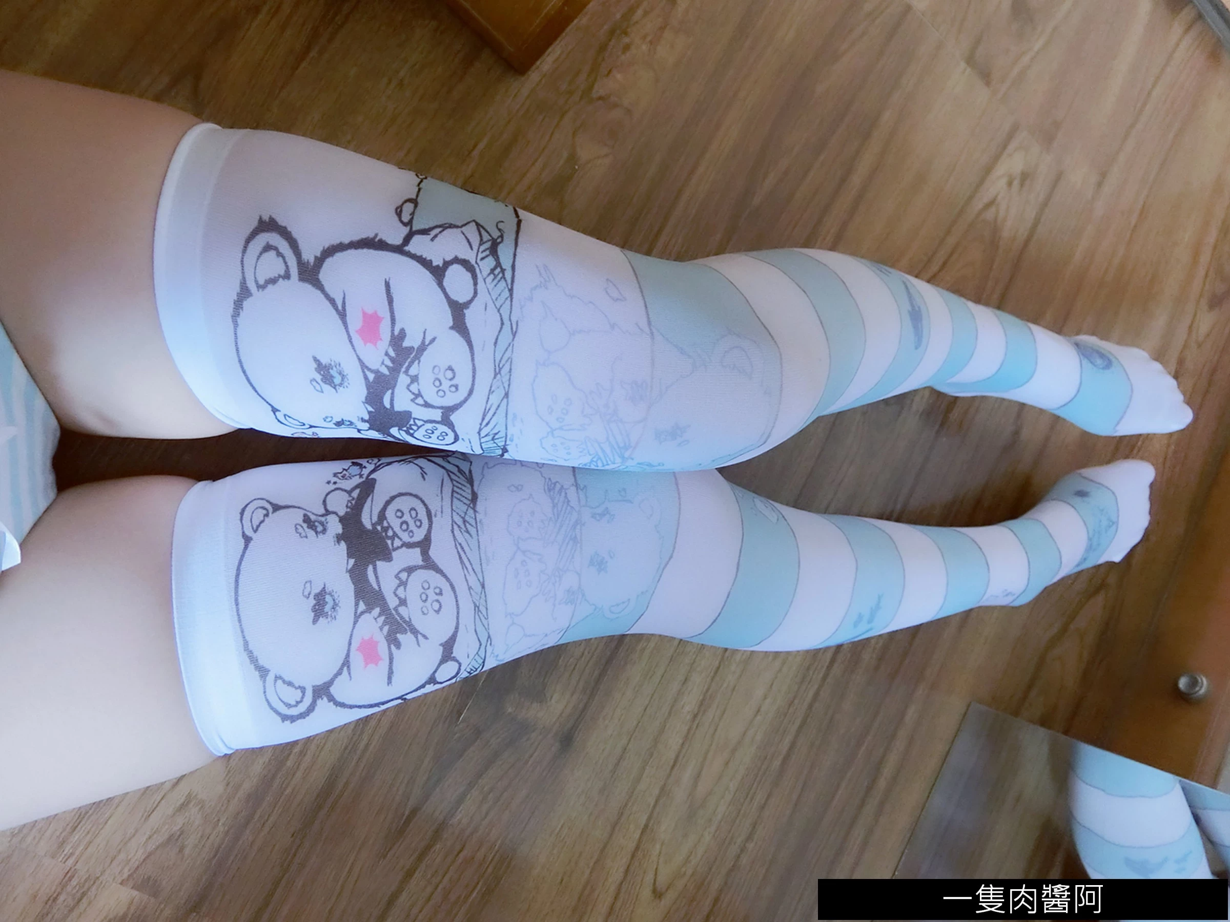 一只肉酱阿《 蓝白条纹袜 》[49P]-黑狗绅士局