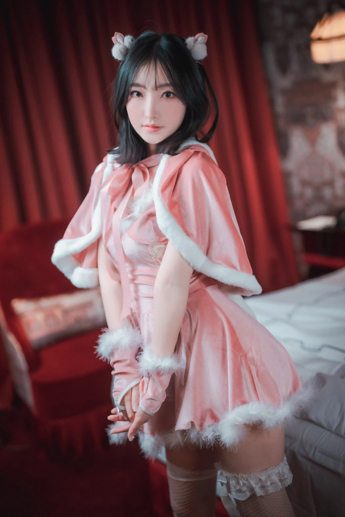 图片[2]-[HaNari 하나리]🐰 粉绒兔系少女写真｜甜到心巴的圣诞氛围[48P]-黑狗绅士局