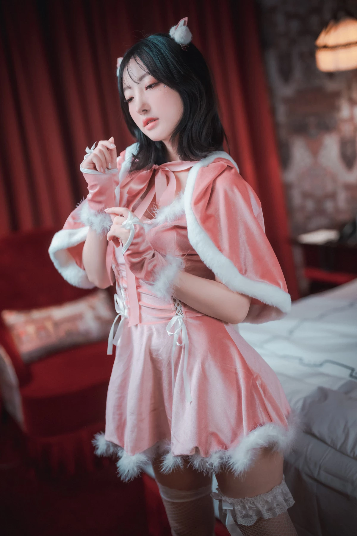 图片[3]-[HaNari 하나리]🐰 粉绒兔系少女写真｜甜到心巴的圣诞氛围[48P]-黑狗绅士局